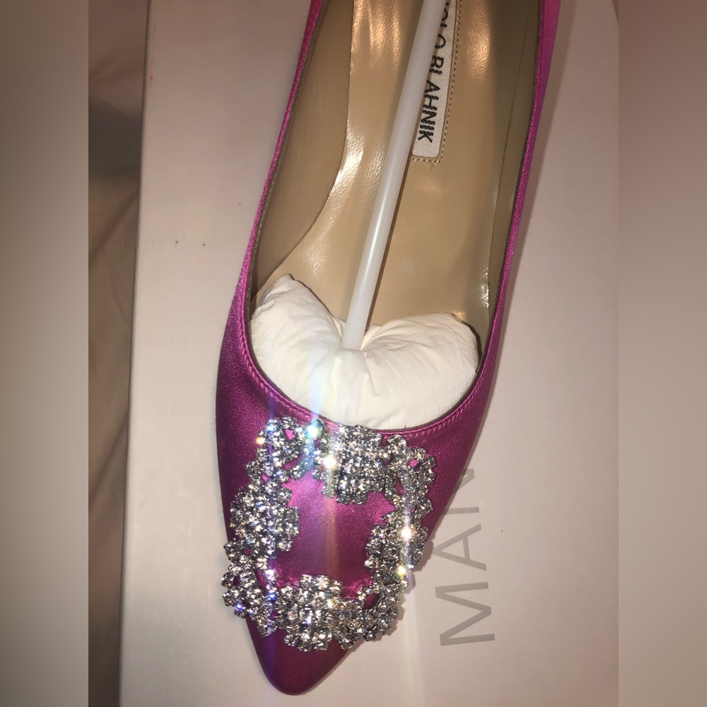 Manolo Blahnik Hangisi 50 Satin Pumps – Fuchsia Pink